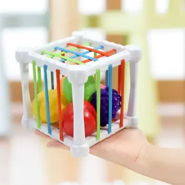 CUBO CLASIFICADOR DE FORMAS SENSORIAL CON FRUTAL DE COLORES