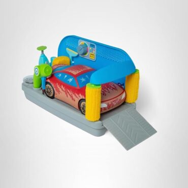 MELISSA & DOUG SPRAY & SHINE CAR WASH